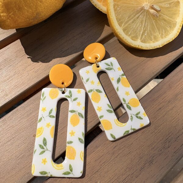 Boucles d'oreilles fait main en argile polymère, motif citron, puce jaune moutarde, acier inoxydable hypoallergénique
